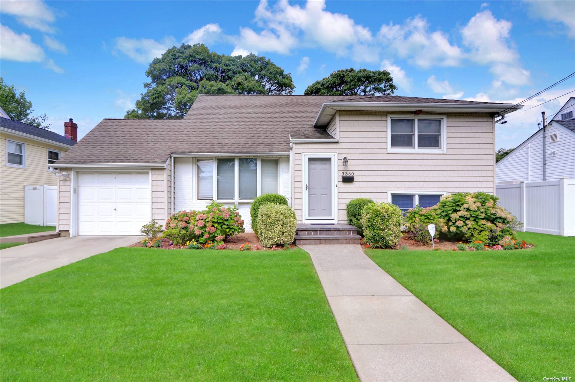 2nd St, Oceanside, NY 11572