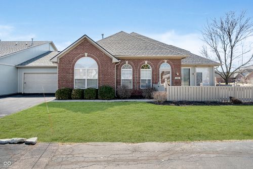 2811 Grandview Ln, Greenwood, IN, 46143-7842 | Card Image