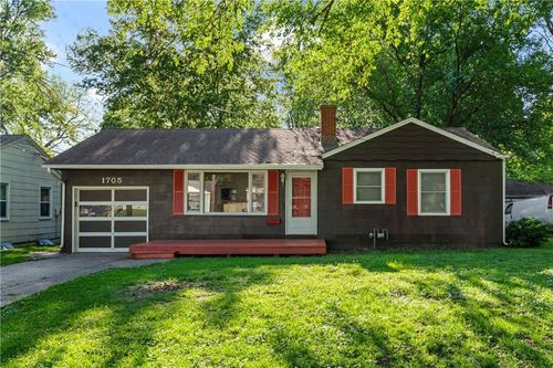 1705 S Pearl St, Independence, MO, 64055-1433 | Card Image