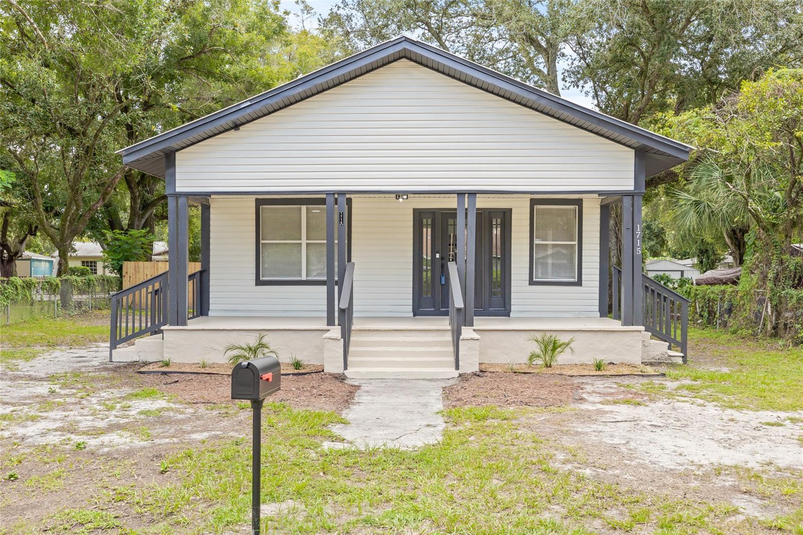Cayuga St, Tampa, FL 33610