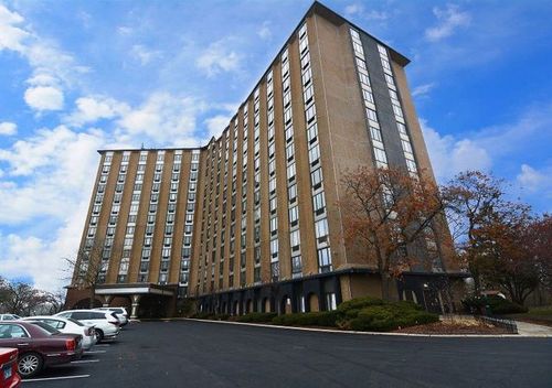104-1 Renaissance Pl, Palatine, IL, 60067-3636 | Card Image