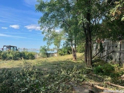 118 29th Ave, Flushing, NY, 11354-1062 | Card Image