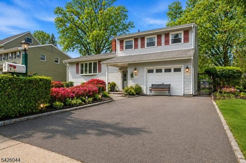 47 Sycamore St, Somerville, NJ, 08876-1752 | Card Image
