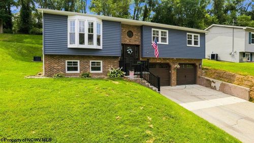 12 Coolview Ln, Bridgeport, WV, 26330-1009 | Card Image