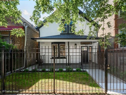 1522 N Avers Ave, Chicago, IL, 60651-2135 | Card Image