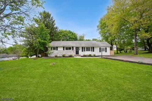 101 Sunnyview Ave W, Hackettstown, NJ, 07840-3417 | Card Image