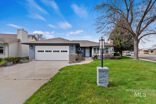 8483 W Willowcourt Dr, Garden City, ID, 83714-1680 | Card Image
