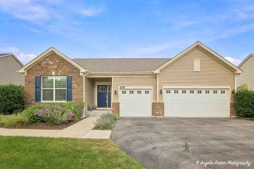 325 Tralee Ln, McHenry, IL, 60050-8060 | Card Image