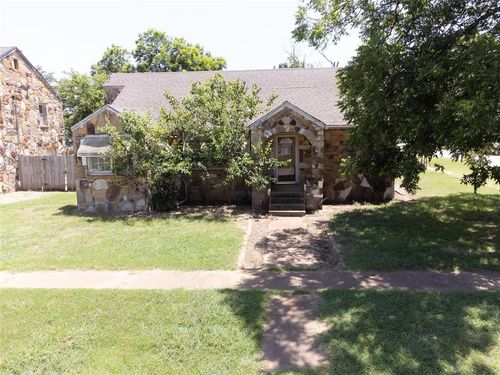 230 W Colorado St, Walters, OK, 73572-1268 | Card Image