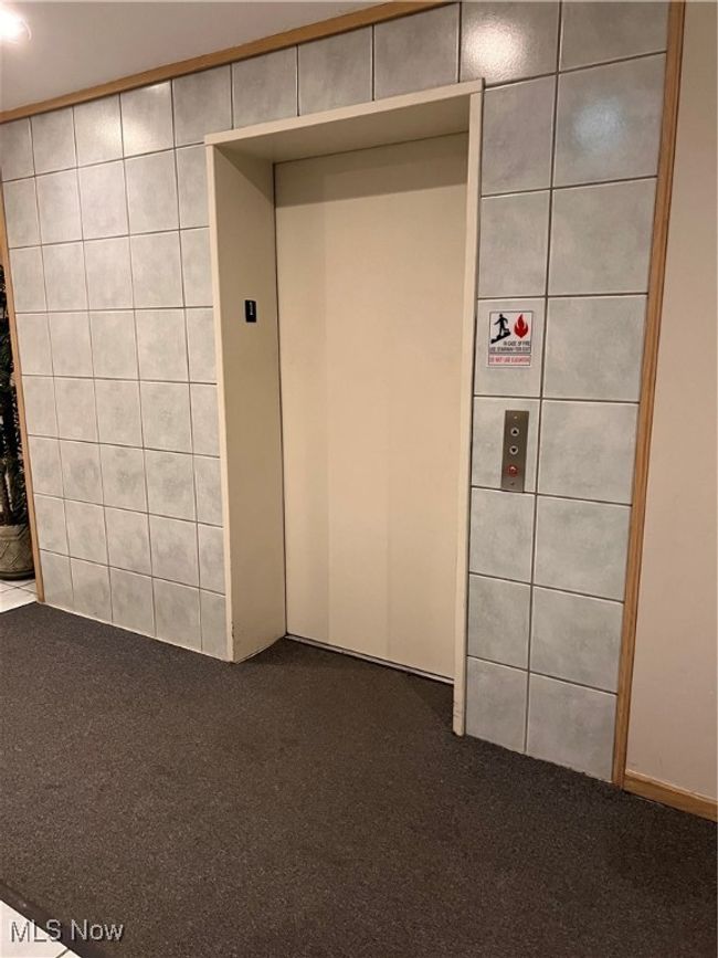 Closet with elevator | Image 17