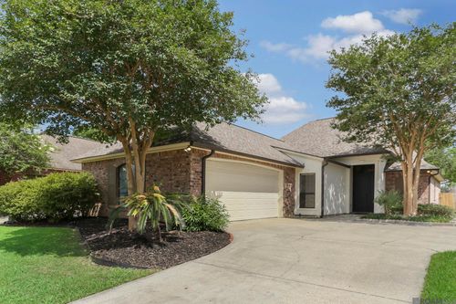 9504 Country Lake Dr, Baton Rouge, LA, 70817-7029 | Card Image