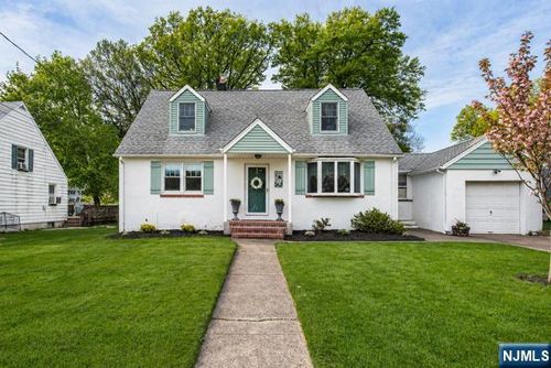 31 Stanley Ct, North Haledon, NJ, 07508-2943 | Card Image