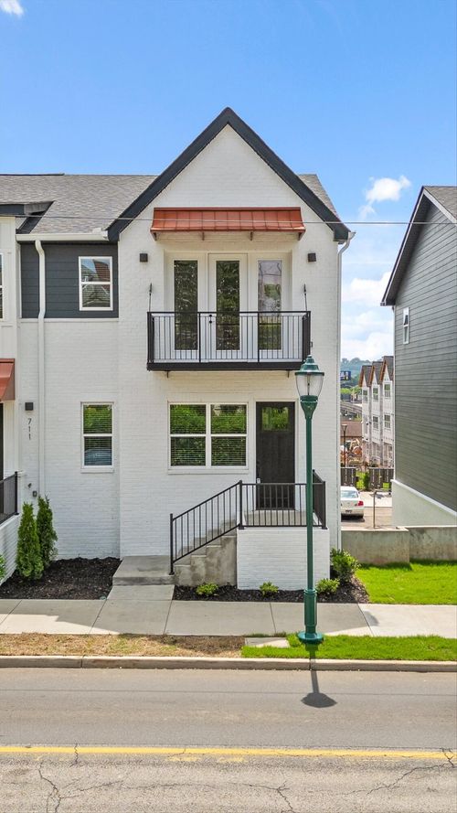 715 Bespoke Way, Chattanooga, TN, 37403-2428 | Card Image