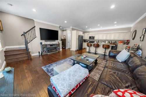 56634 Sunset Dr, Shelby Twp, MI, 48316-5741 | Card Image