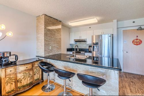 apt-1505-3009 Ala Makahala Pl, Honolulu, HI, 96818-7610 | Card Image