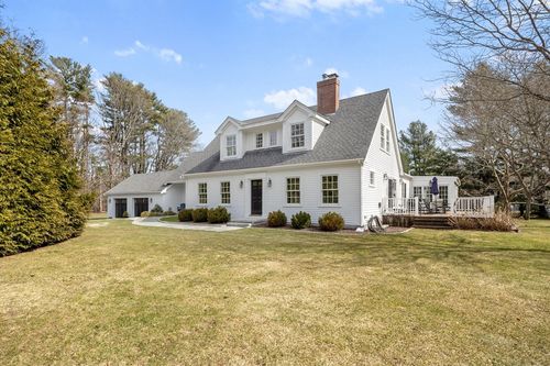 7 Spring Ln, Hingham, MA, 02043-2940 | Card Image
