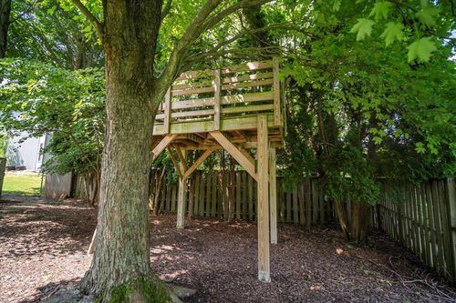 2 Kensington Cir, Bloomington, IL, 61704-7614 | Card Image