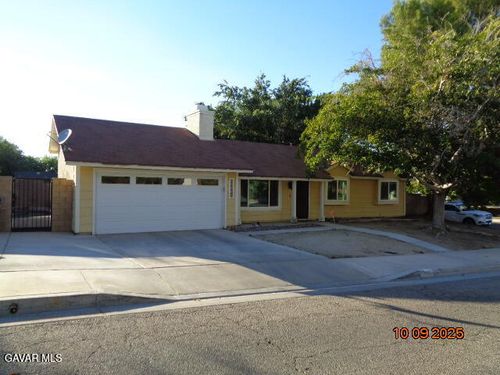 43055 Victorville Pl, Lancaster, CA, 93534-8805 | Card Image