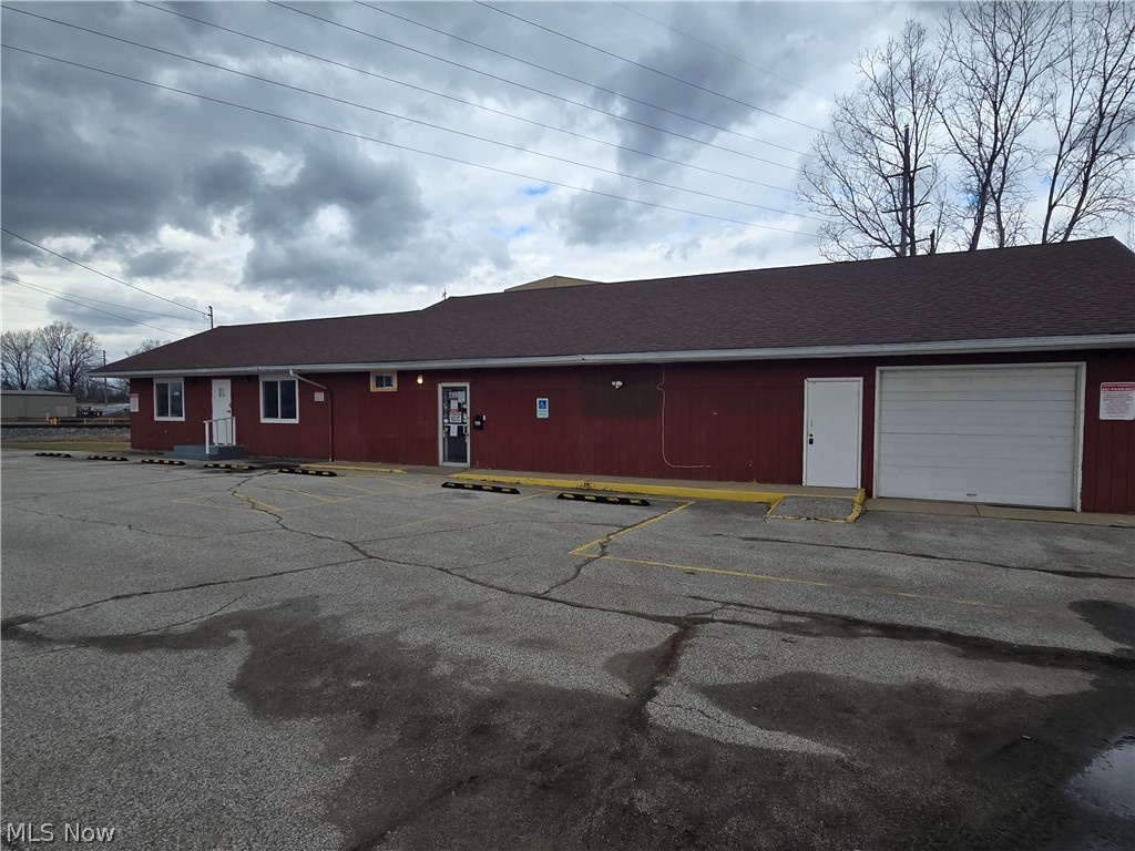 433 Oberlin Rd, Elyria, OH 44035