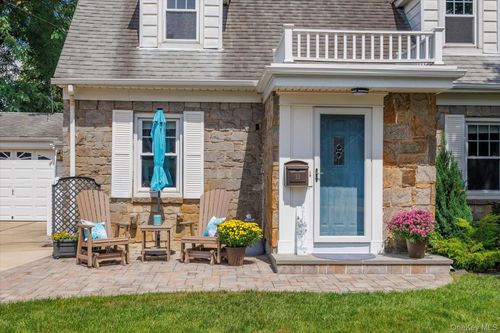 33 Purdy Ct, Rockville Centre, NY, 11570-5035 | Card Image