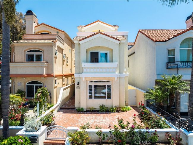 326 6 Th St, House other with 4 bedrooms, 5 bathrooms and 2 parking in Huntington Beach CA | Image 56