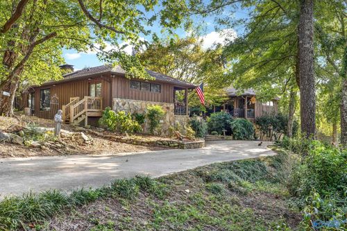 105 Tanah Ln, Hayden, AL, 35079-4633 | Card Image