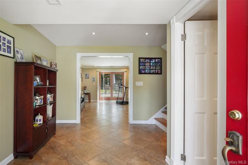 85 Vernon Dr, Scarsdale, NY, 10583-6152 | Card Image
