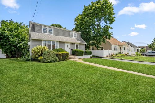 5 Center Ct, Bethpage, NY, 11714-2208 | Card Image