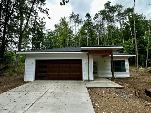 11300 Apache Wells Ct, Canadian Lakes, MI, 49346 | Card Image