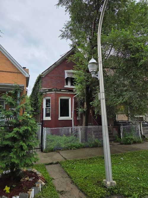 6833 S Bishop St, Chicago, IL, 60636-3418 | Card Image