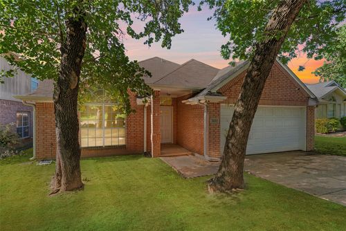 7632 Arbor Ridge Ct, Fort Worth, TX, 76112-4535 | Card Image