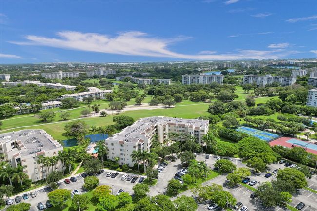 APT-501 - 3500 Oaks Clubhouse Dr, Condo with 3 bedrooms, 2 bathrooms and null parking in Pompano Beach FL | Image 69