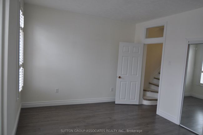 195 Montrose Ave, House attached with 3 bedrooms, 2 bathrooms and null parking in Toronto ON | Image 19