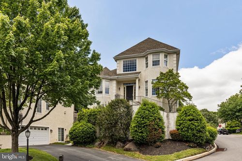 1015 Riverview Ln, CONSHOHOCKEN, PA, 19428-2901 | Card Image