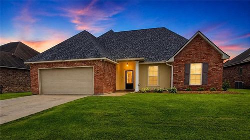 13850 Ponderosa Dr, Denham Springs, LA, 70726-8211 | Card Image