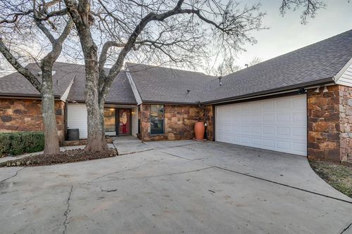1300 Jamestown, Edmond, OK, 73003-6137 | Card Image