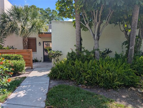 135 Wild Palm Dr, BRADENTON, FL, 34210-4644 | Card Image