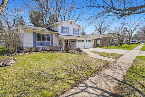 527 Spring Ln, Flushing, MI, 48433-1928 | Card Image