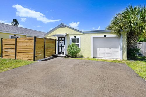1704 Oak St, Melbourne, FL, 32901-4518 | Card Image