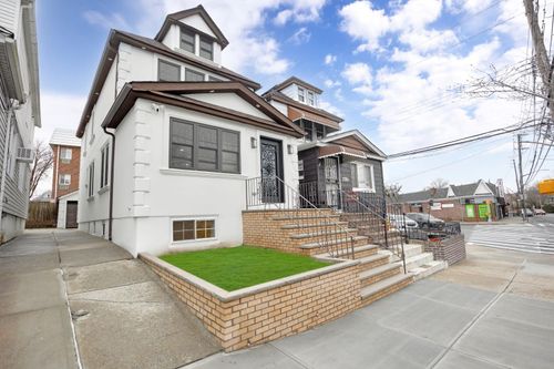 65 80th St, Flushing, NY, 11379-2724 | Card Image