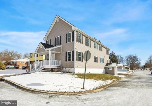 1002 11th Ave, FOLSOM, PA, 19033-1115 | Card Image