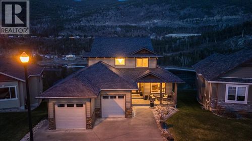3733 Williston Rd, Castlegar, BC, V1N4Y4 | Card Image