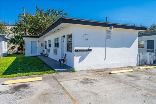 105 Sw 5th Ct, Dania Beach, FL, 33004-3592 | Card Image