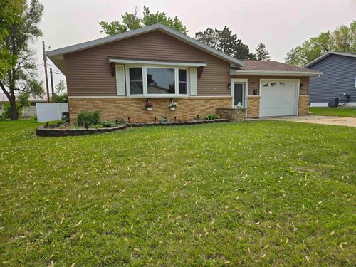1005 Red Maple Ave, Cresco, IA, 52136-1030 | Card Image