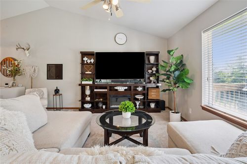 540 Telluride Trl, Marion, IA, 52302-7615 | Card Image