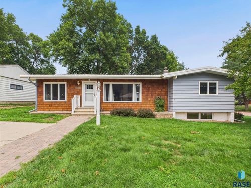 716 E 32nd St, Sioux Falls, SD, 57105-4009 | Card Image
