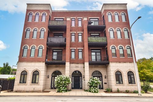 301-641 E Pershing Avenue, Chicago, IL, 60653 | Card Image