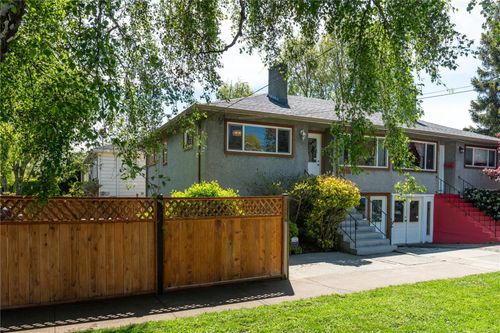 1451 Brooke St, Victoria, BC, V8S1M4 | Card Image
