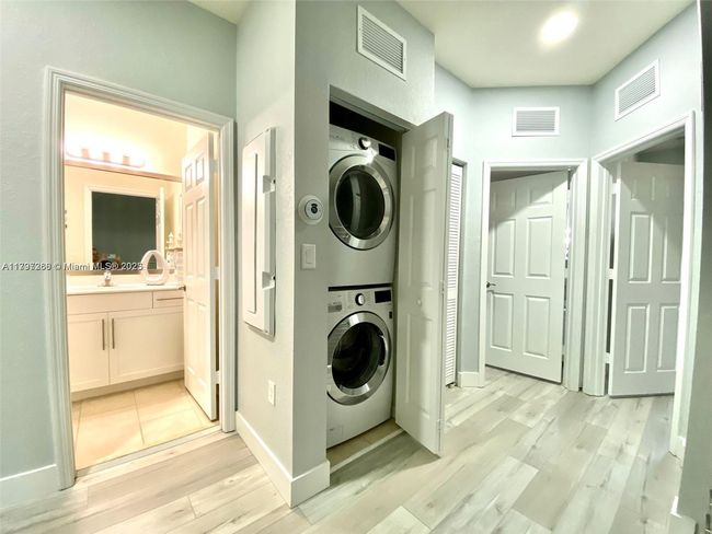 10607 W 34 Th Ct, Townhouse with 3 bedrooms, 3 bathrooms and null parking in Hialeah FL | Image 10