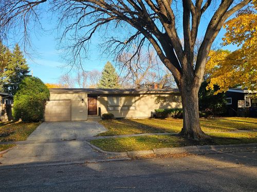 530 Cedar Ln, Moorhead, MN, 56560-3231 | Card Image